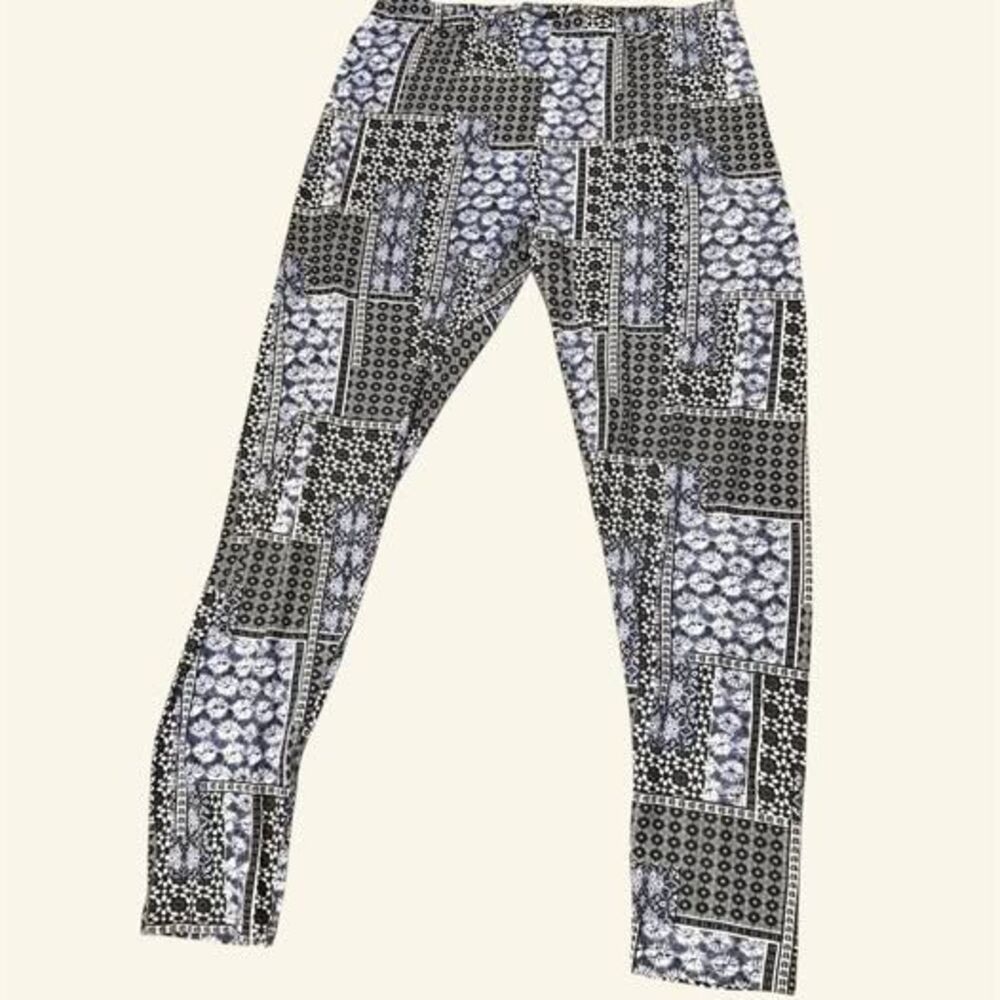 Women’s Bobbie Brooks XL Patterned Leggings